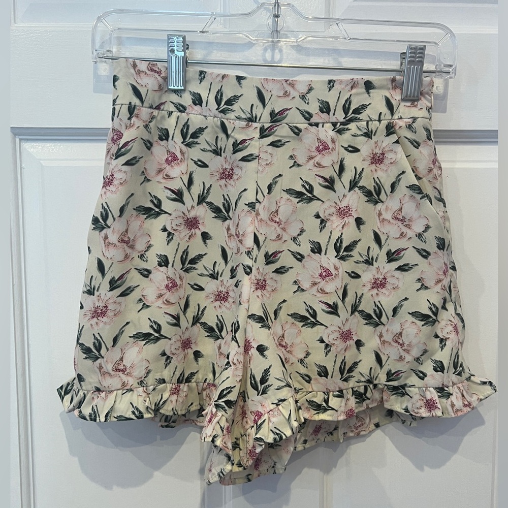 LULUS frilly floral shorts size small